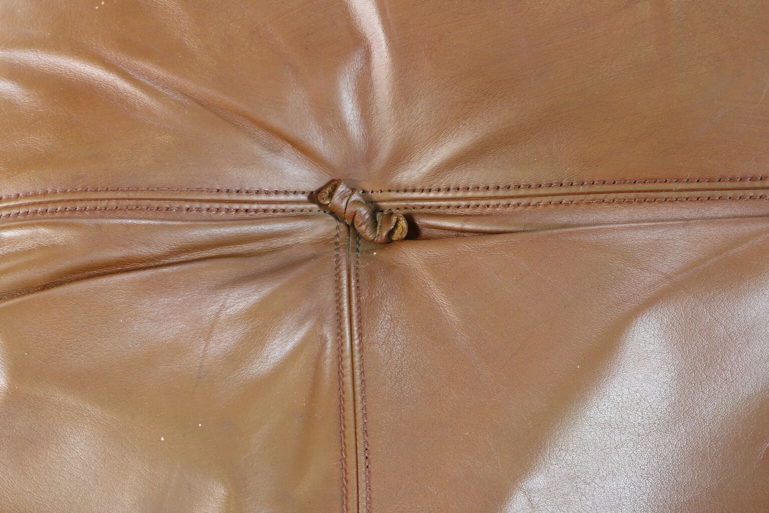 Seventies original leather cushion fiberglass lounge chair