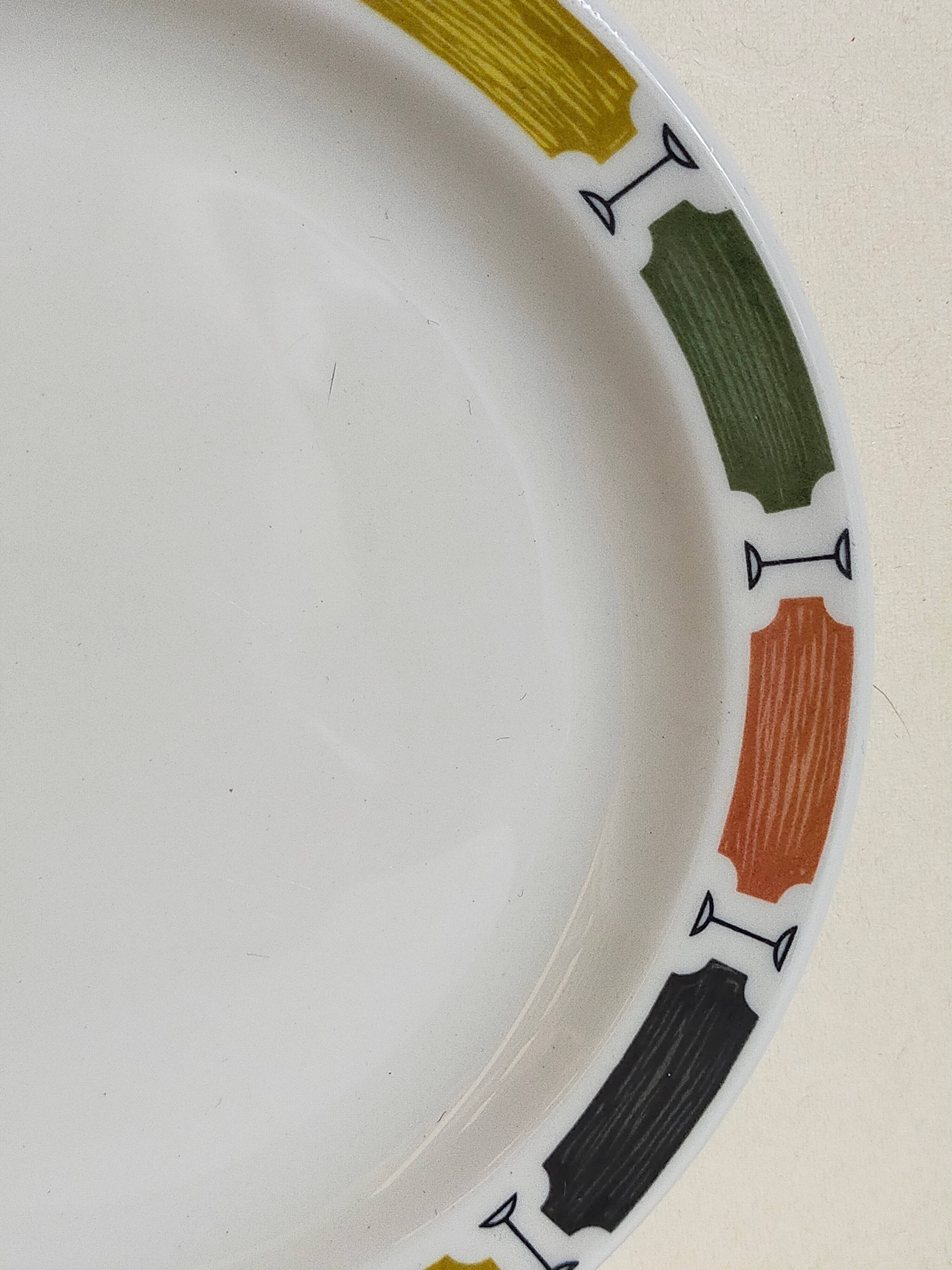 Six assiettes à dessert en porcelaine Anglaise DUDSON BROTHERS 70'