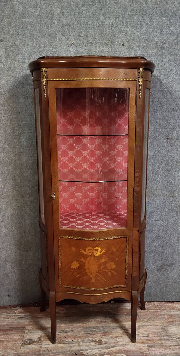 Vitrine ancienne de style Louis XV, en bois de rose richement marqueté