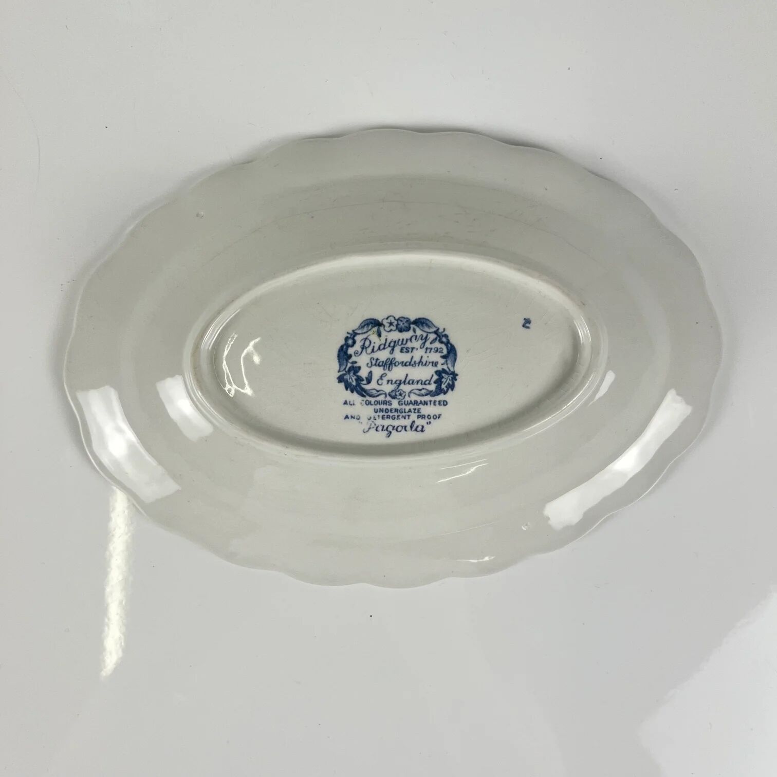 Small oval dish Ridgway model "Pagoda", Staffordshire, England, 1980.