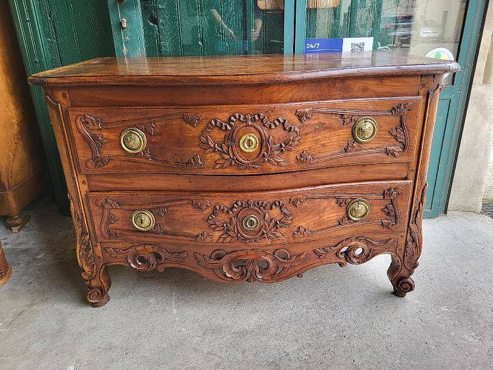 18th century provencal chest of drawers with openwork cross-borders in nyer