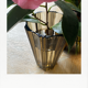 Vase en verre fumé strié