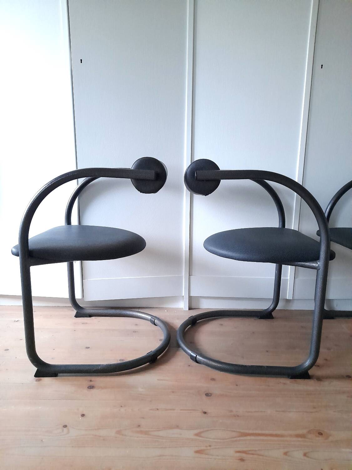 Set of 4 80s dining room chairs