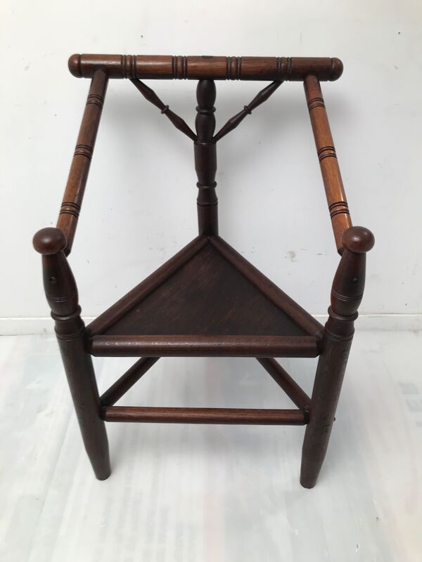 Paire de fauteuils de forme triangulaire antique anglais  années 1900