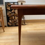 Table scandinave
