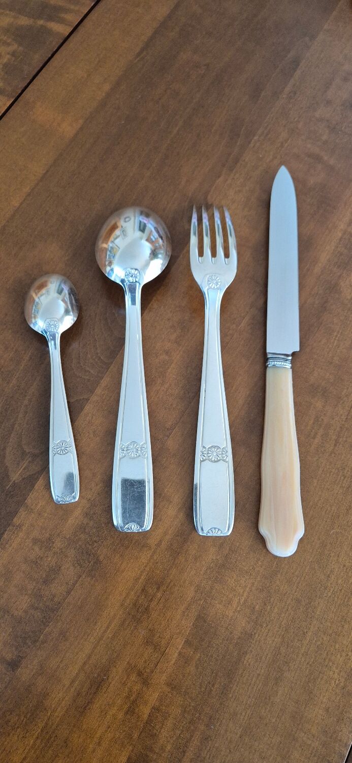 Silver-plated cutlery set