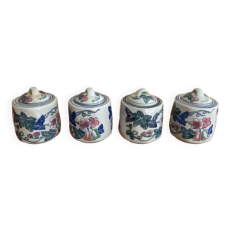 Lot 4 Japanese porcelain pot