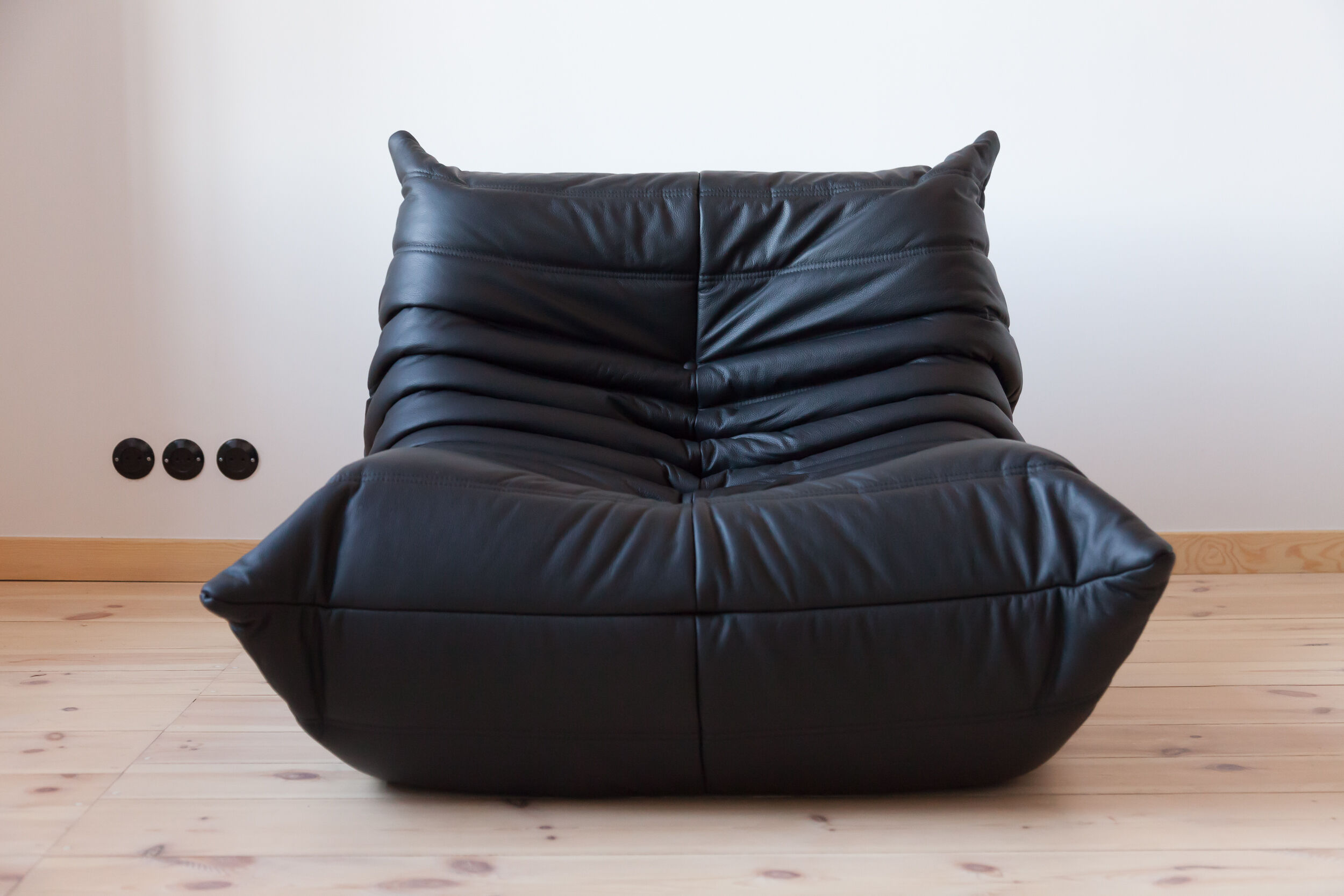Togo armchair model designed by Michel Ducaroy 1973