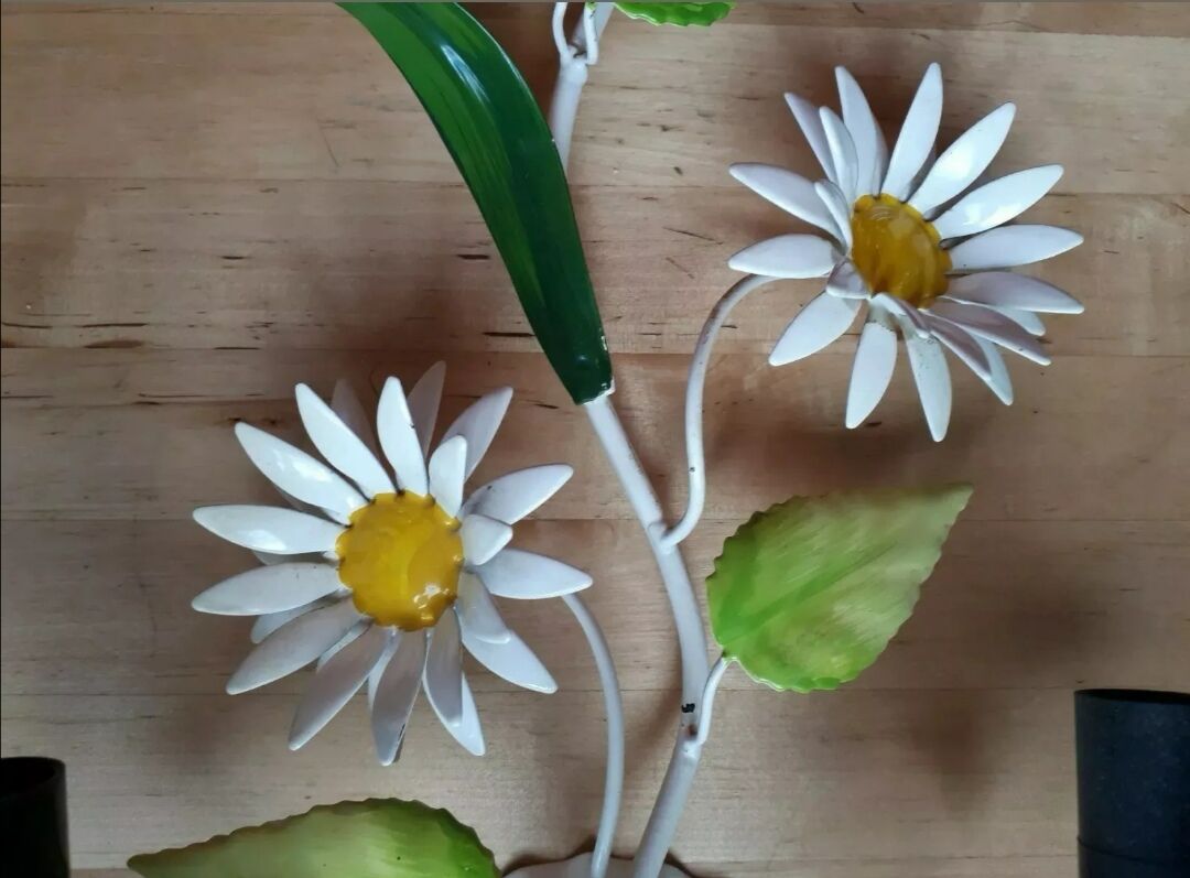 Marguerites painted sheet wall lamp