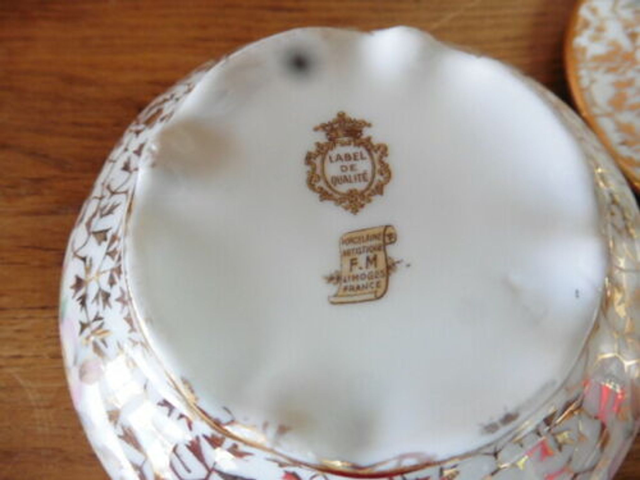 Bonbonnière porcelaine de Limoges signée FM Label de qualité