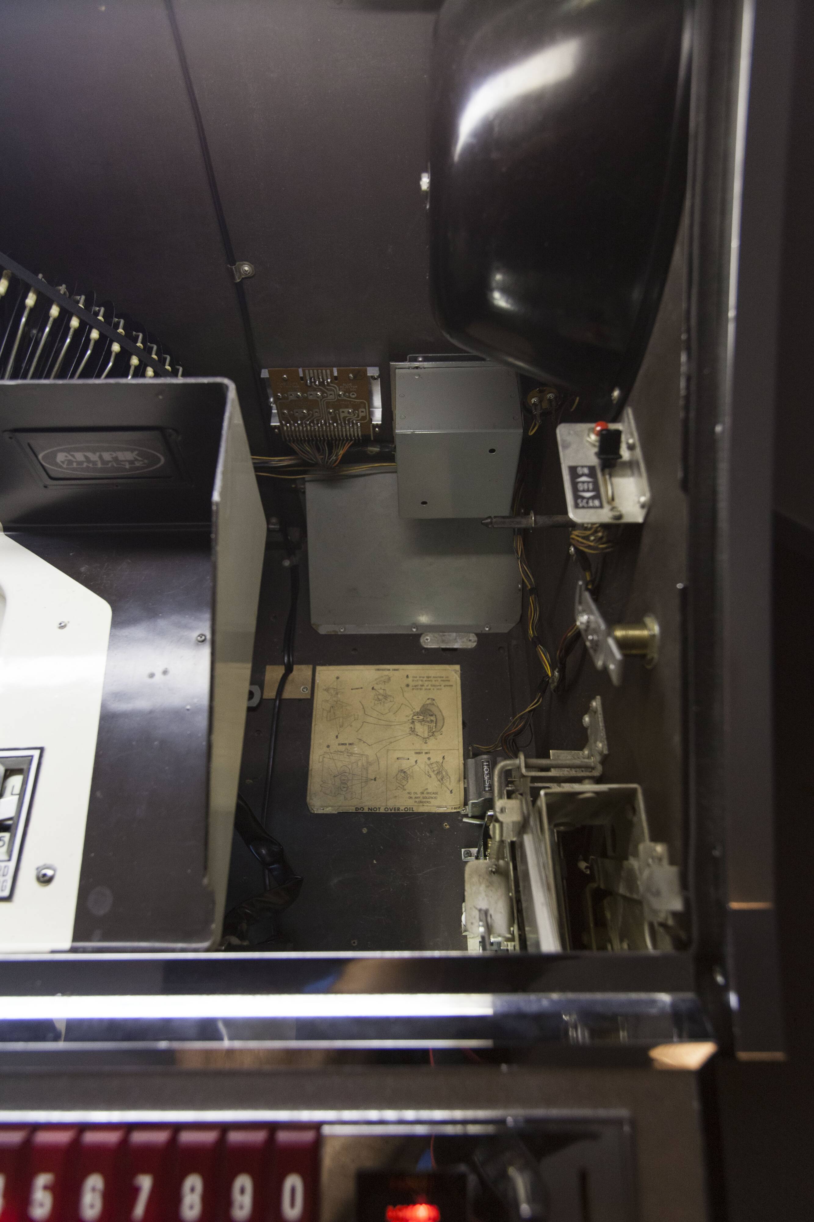 Jukebox Rowe friend from 1963 model "Jal" capa 100 vinyls pop, rock, metal compilation from 1950 to 1990