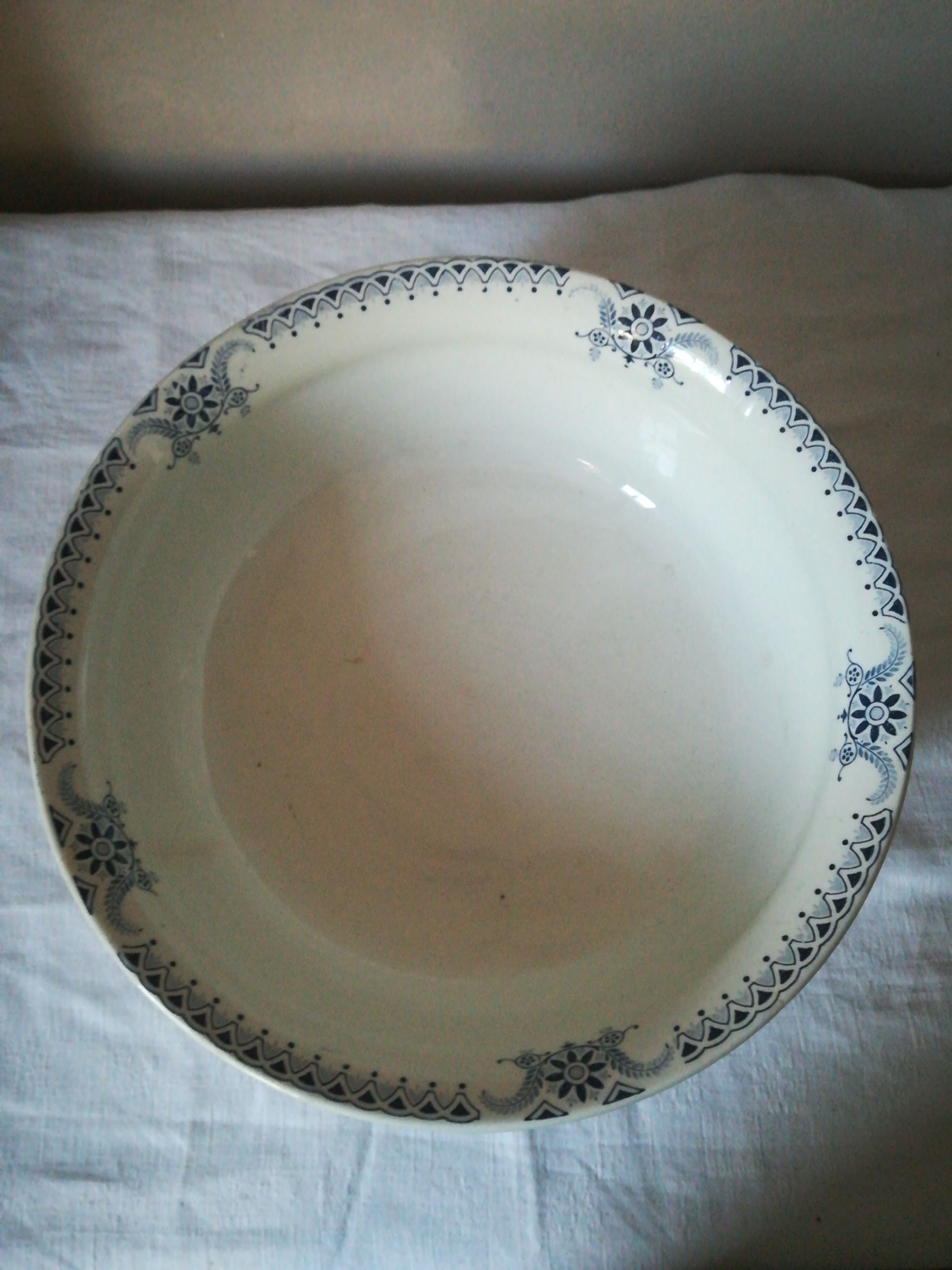 Saladier in Lunéville earthenware