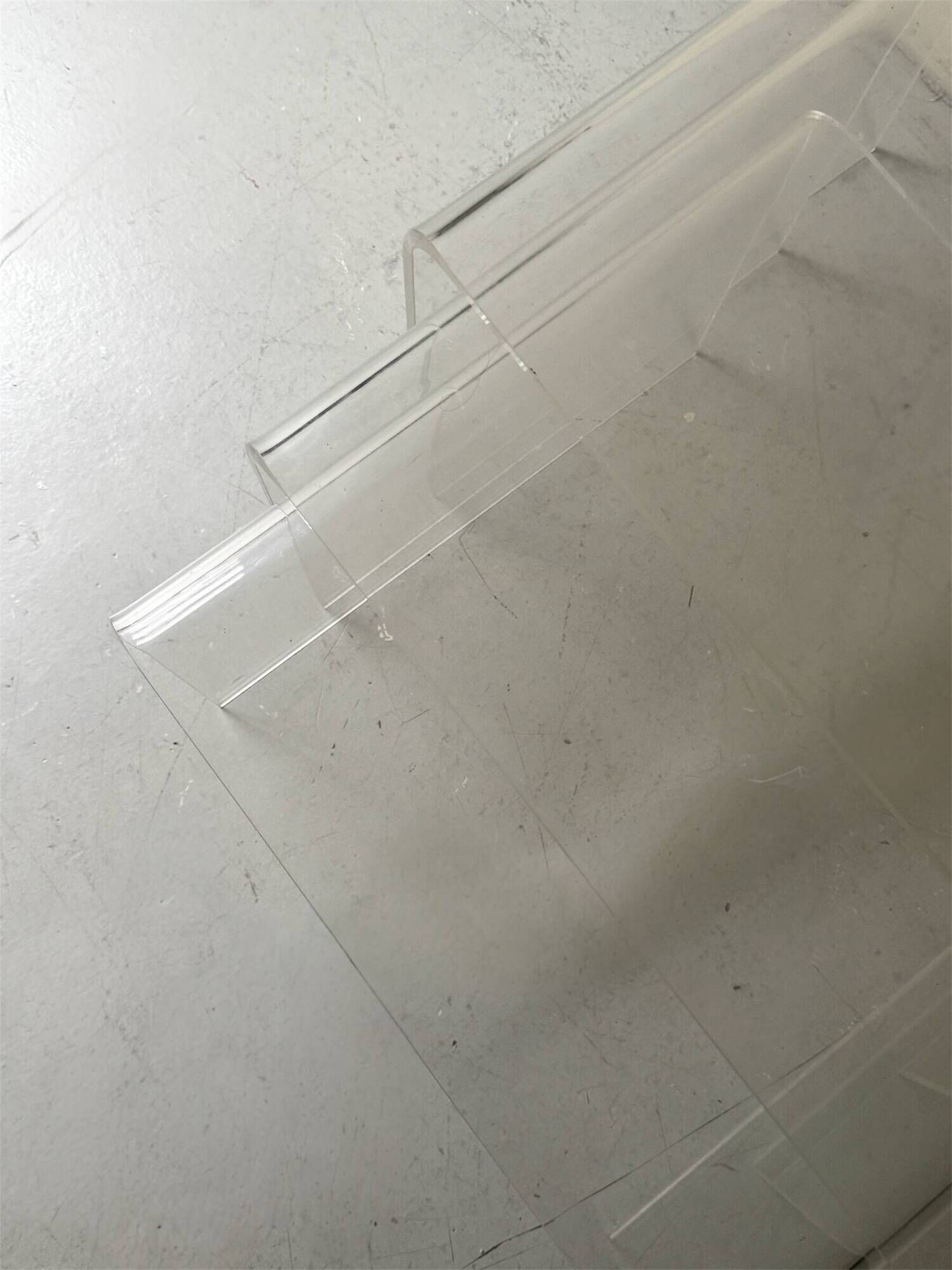 Table basse gigogne modulable en plexiglas, D. Lange Marais Les invisibles