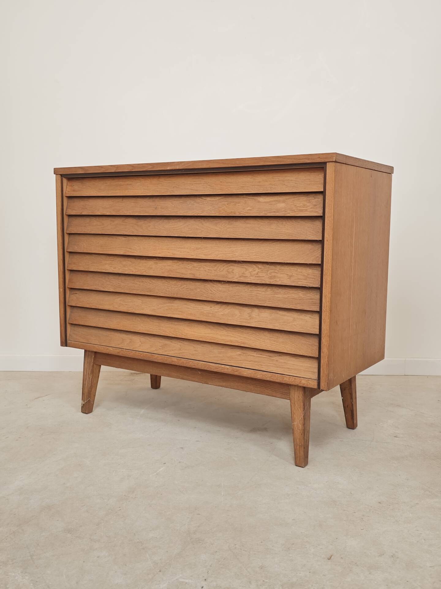 Coffre a linge ou coffre a jouet Tchèque par DREVOZPRACUJICI 1960