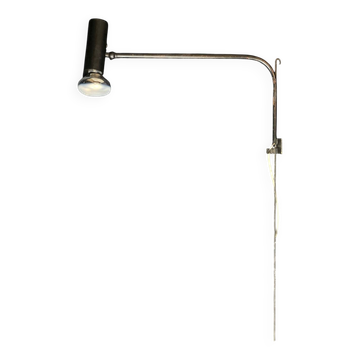 Minimalist metal wall light in the style of Jean Prouvé, circa 1950.