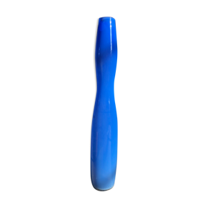 vase en verre bleu