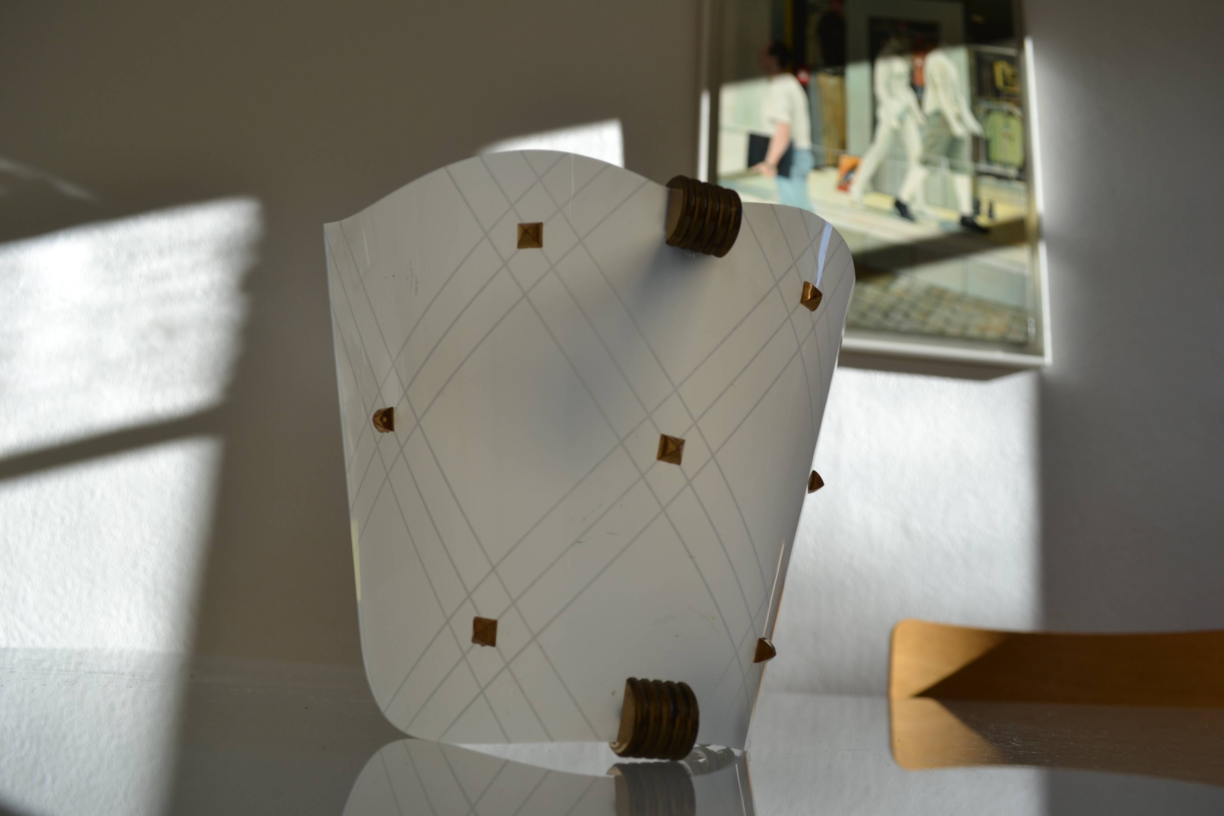 Vintage 1950 wall light in perspex and brass