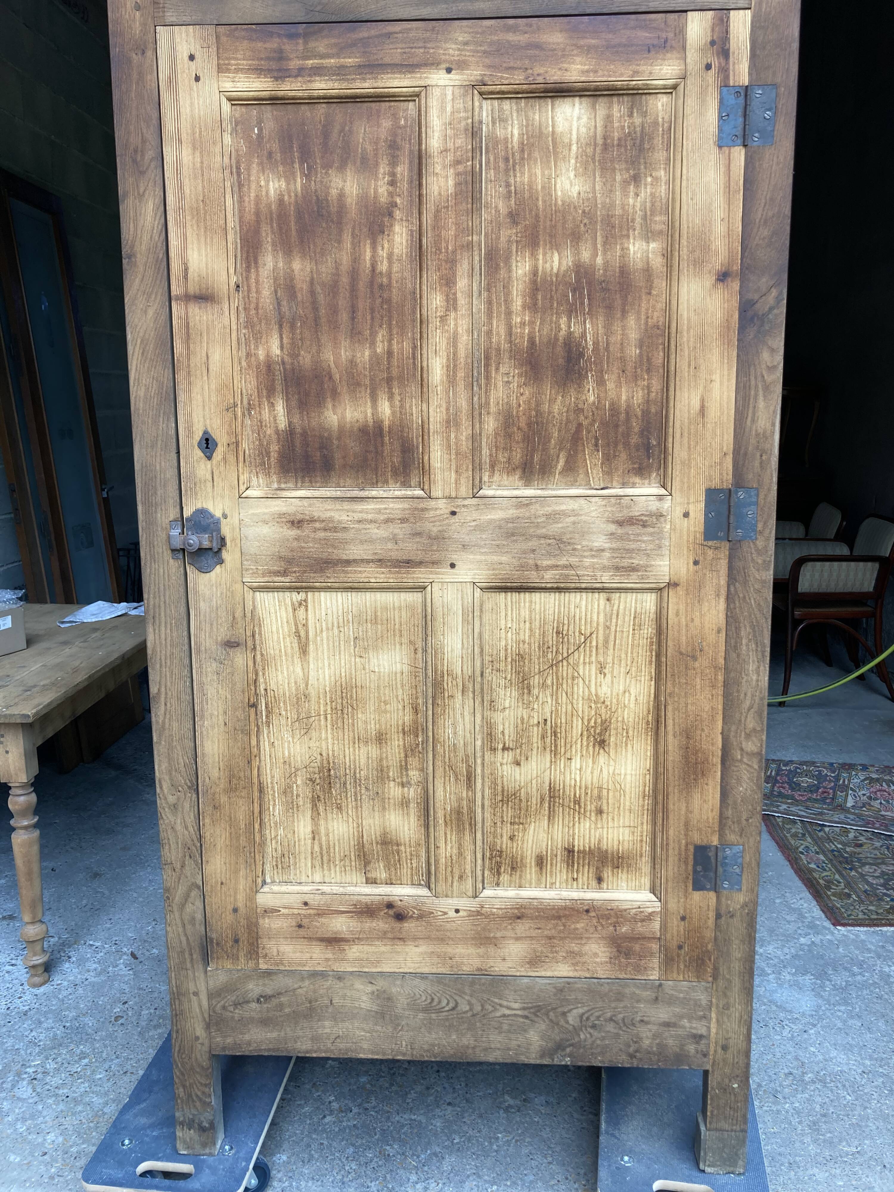 Wardrobe Parisian aero cupboard erased