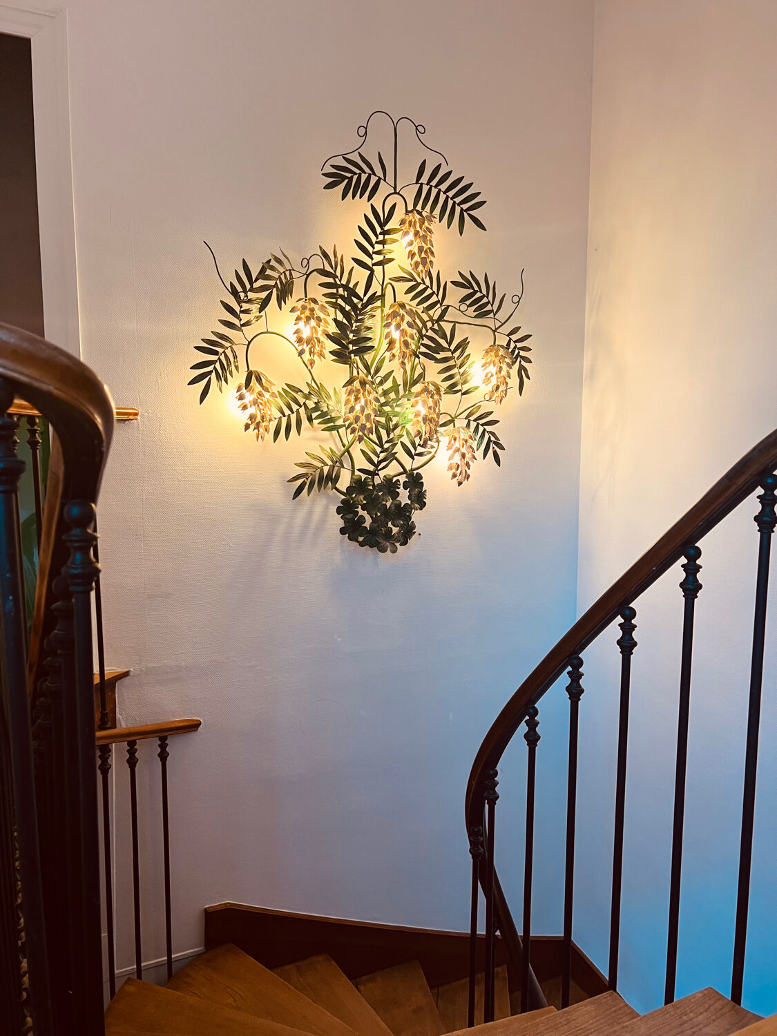 Monumental wall light in Italian wrought iron, attributed to the house.
