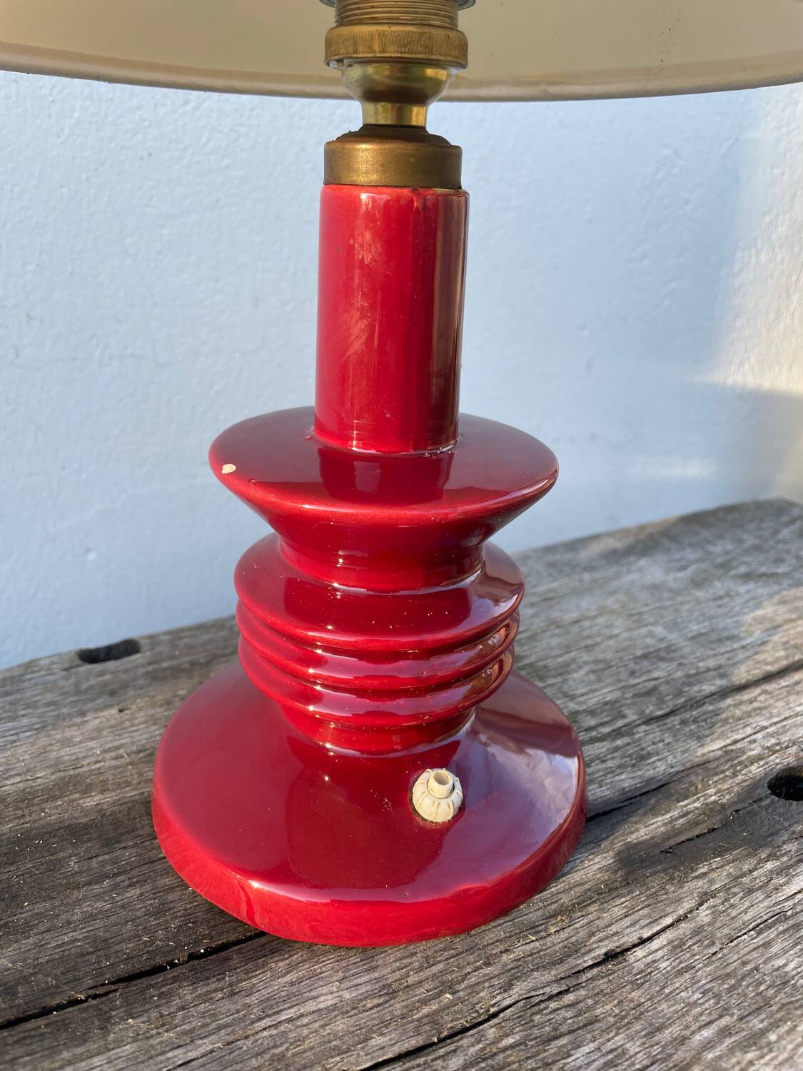 Burgundy ceramic lamp