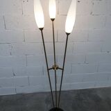 Lampadaire à 3 branches de 1960 laiton doré, fonte et opalines