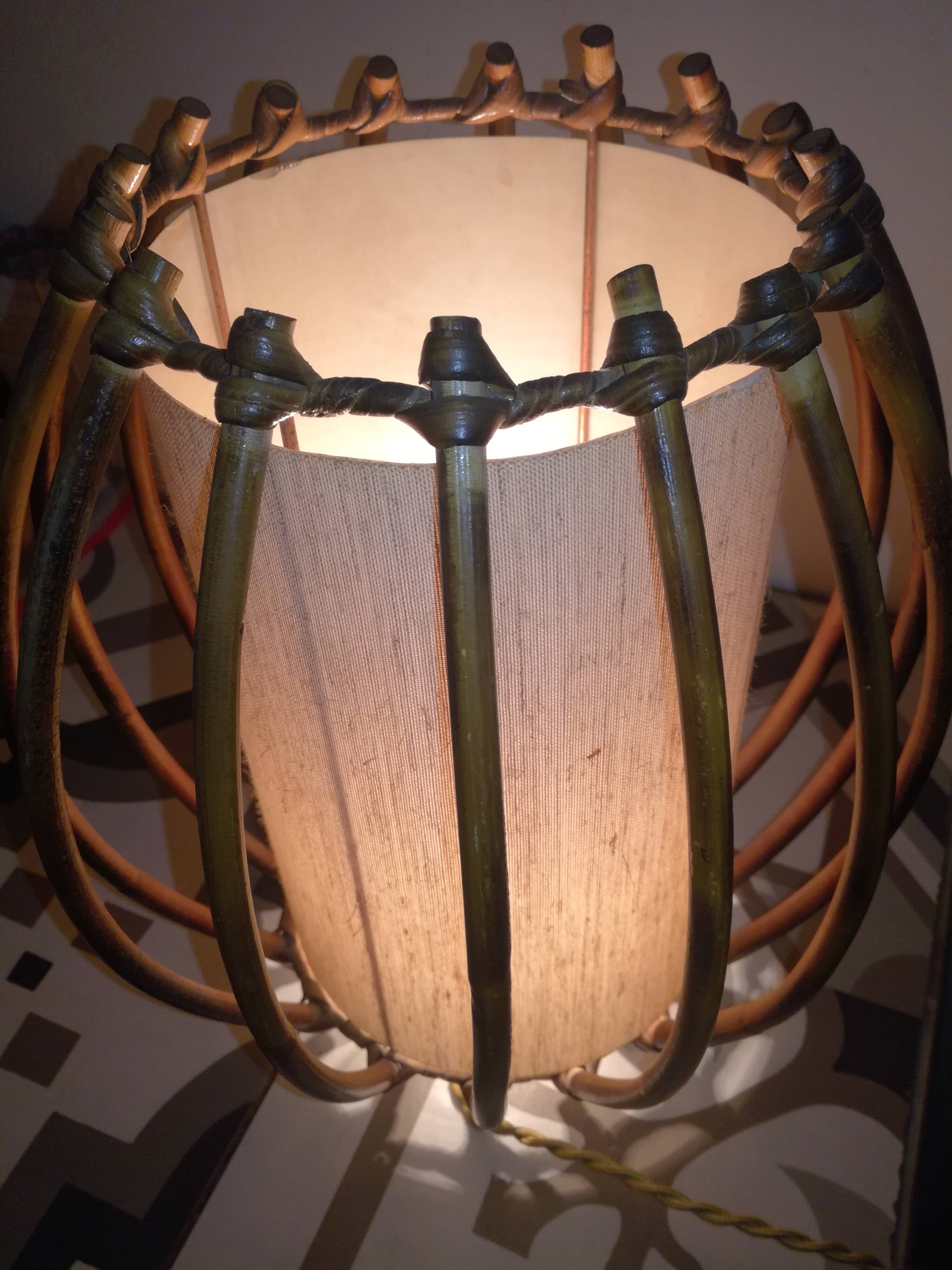 Lampe à poser en rotin