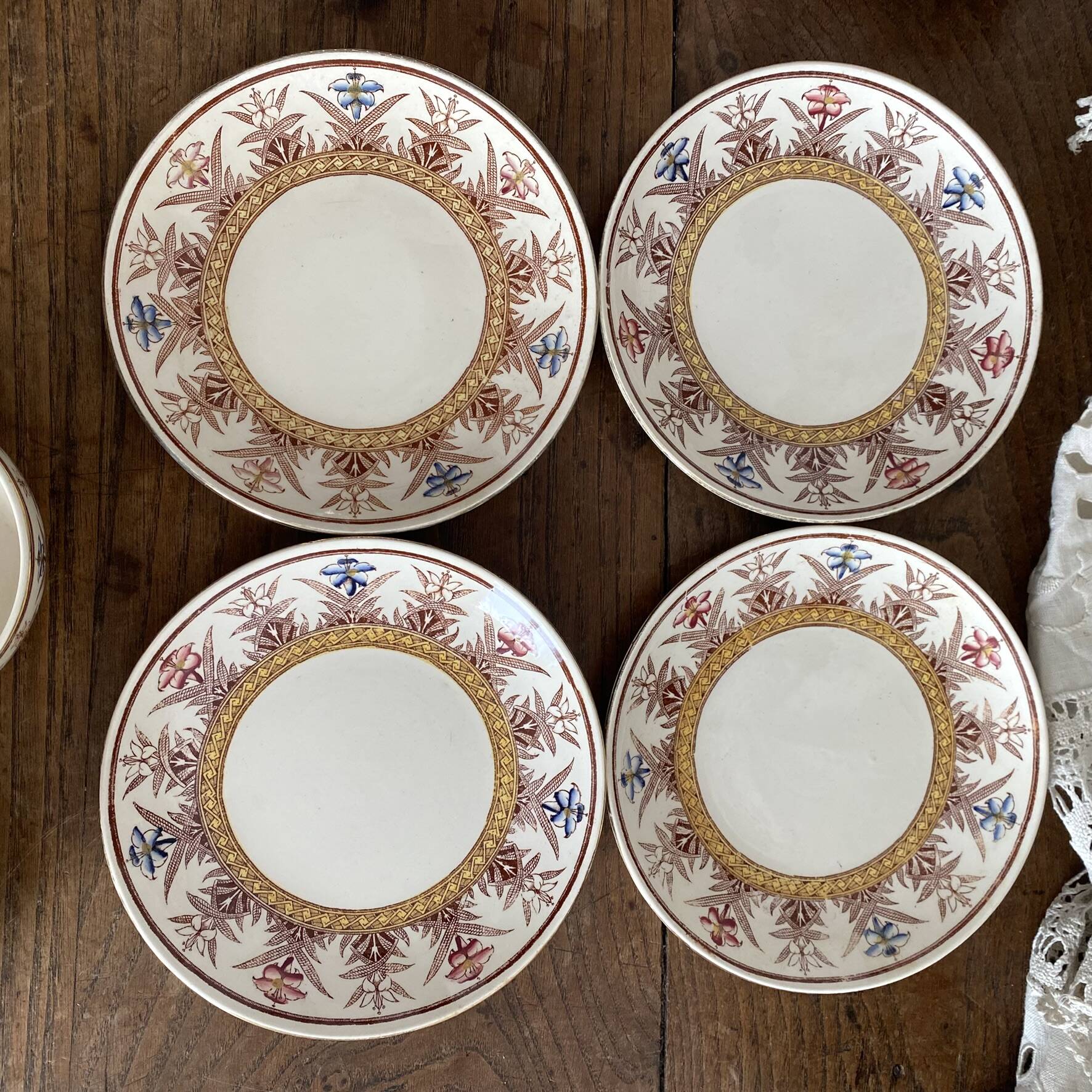 Tea cups and saucers in Sarreguemines ironstone "Derby"
