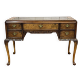 Bureau anglais Chippendale des années 1930 en loupe de noyer