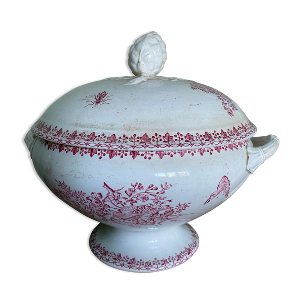 Soupière en terre de fer rose motif champêtre, floral papillons et abeilles