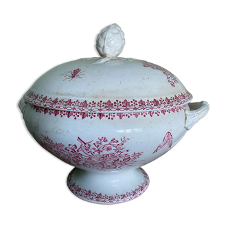 Soupière en terre de fer rose motif champêtre, floral papillons et abeilles