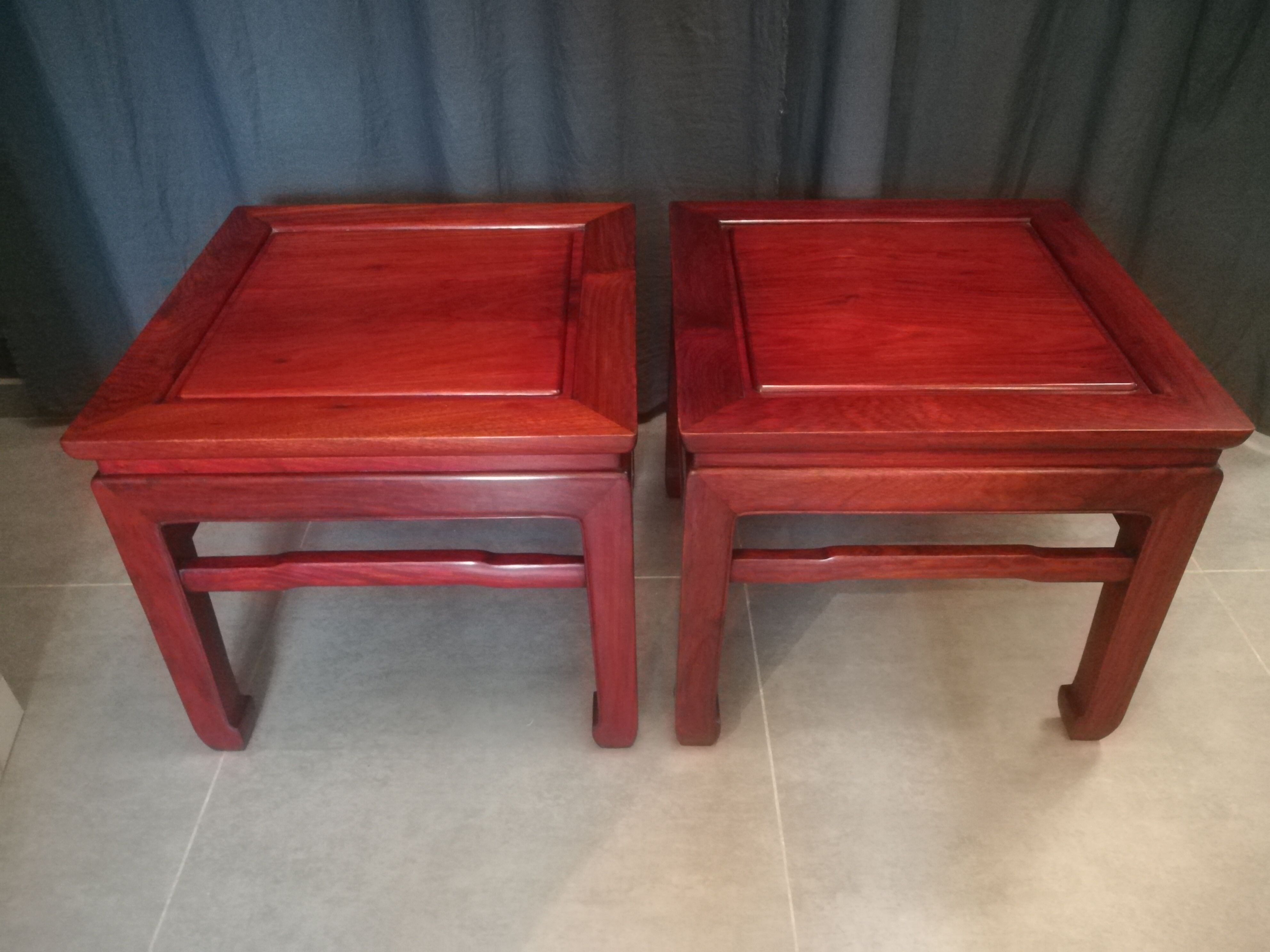 Paire de tables basses chinoises en bois exotique