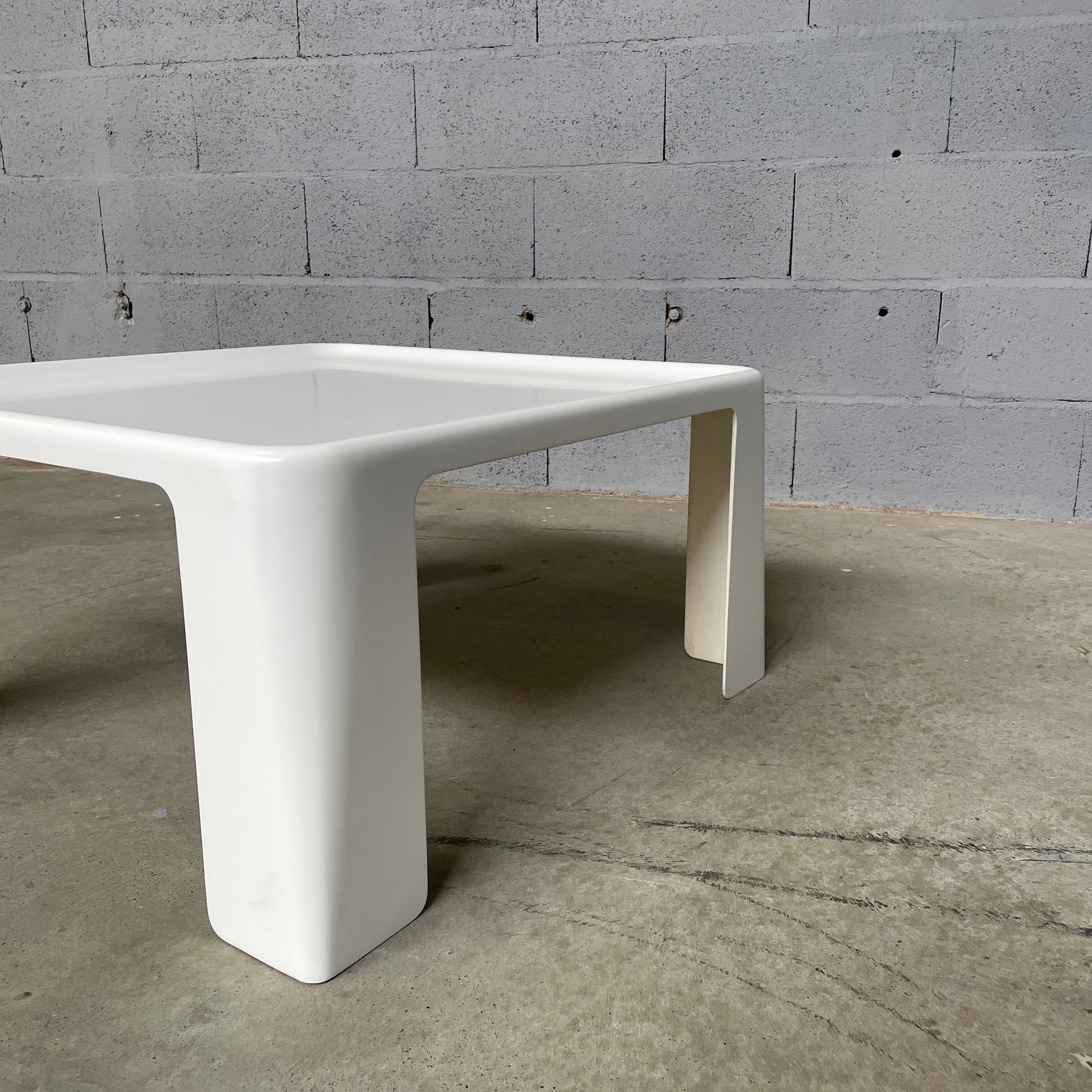 Coffee table "Amanta", Mario Bellini