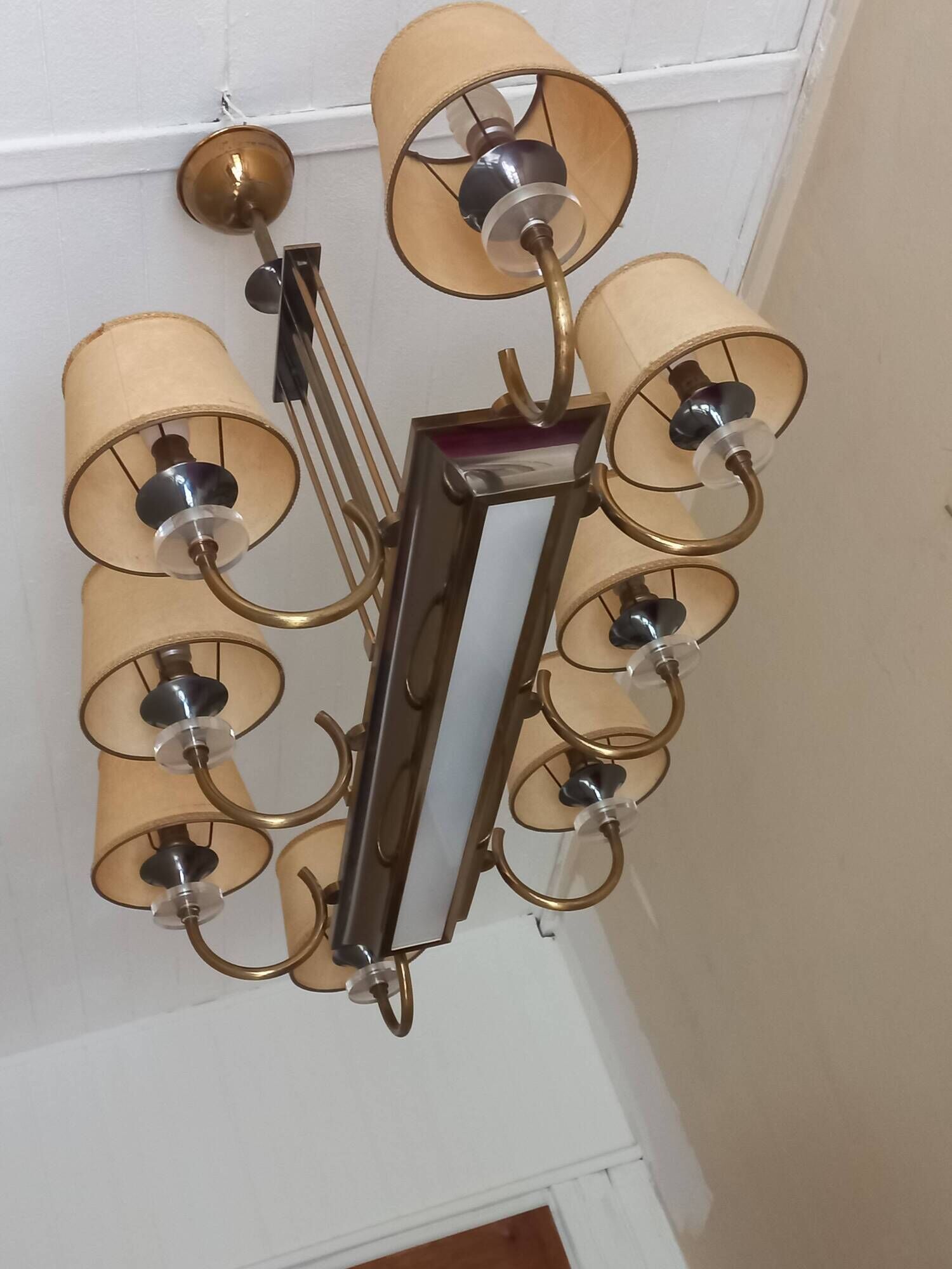 Vintage chandelier in gilded brass, chromed metal and plexiglass from the 1950s