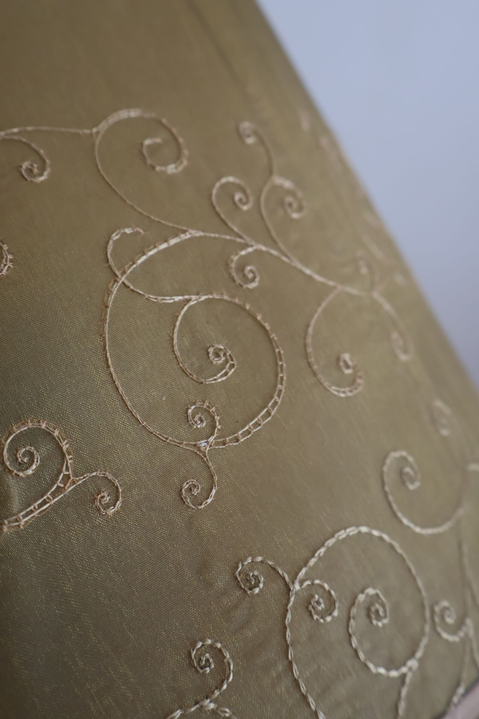Vintage table lamp in turned wood and fabric lampshade