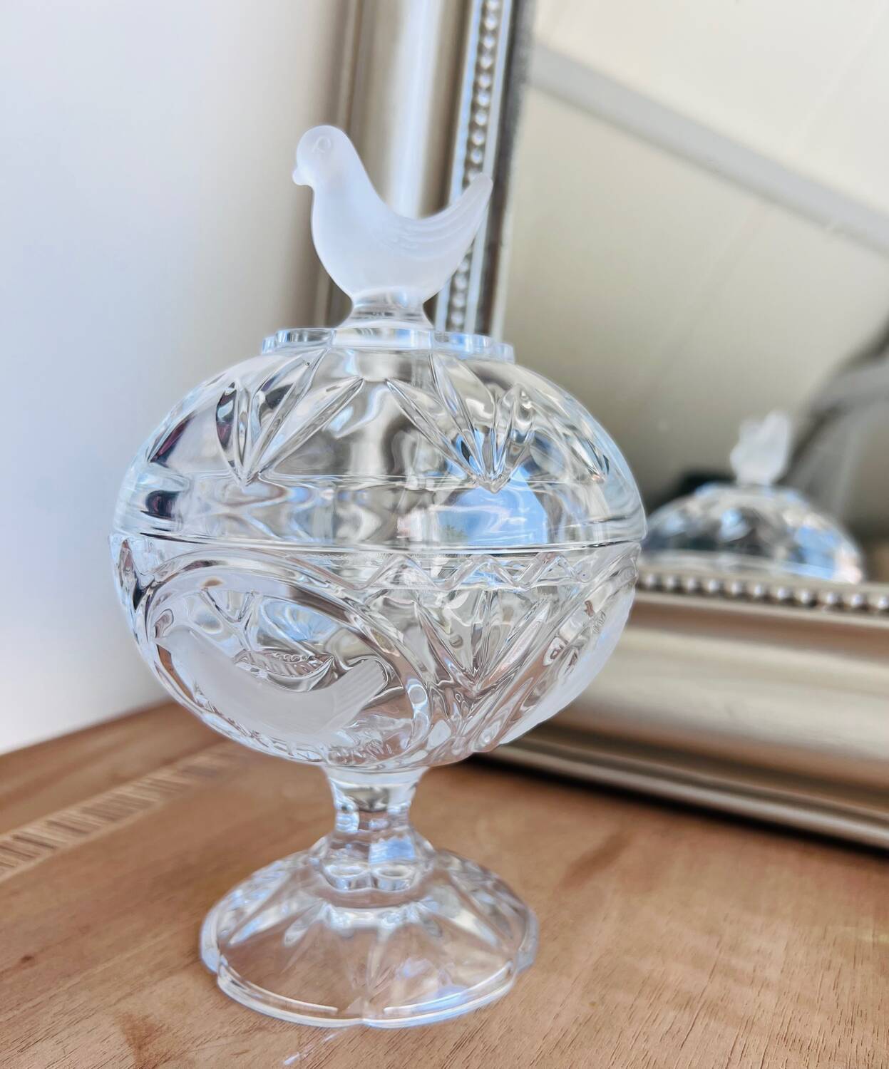 Pressed glass candy box with bird decor – 17 cm – Perfect condition