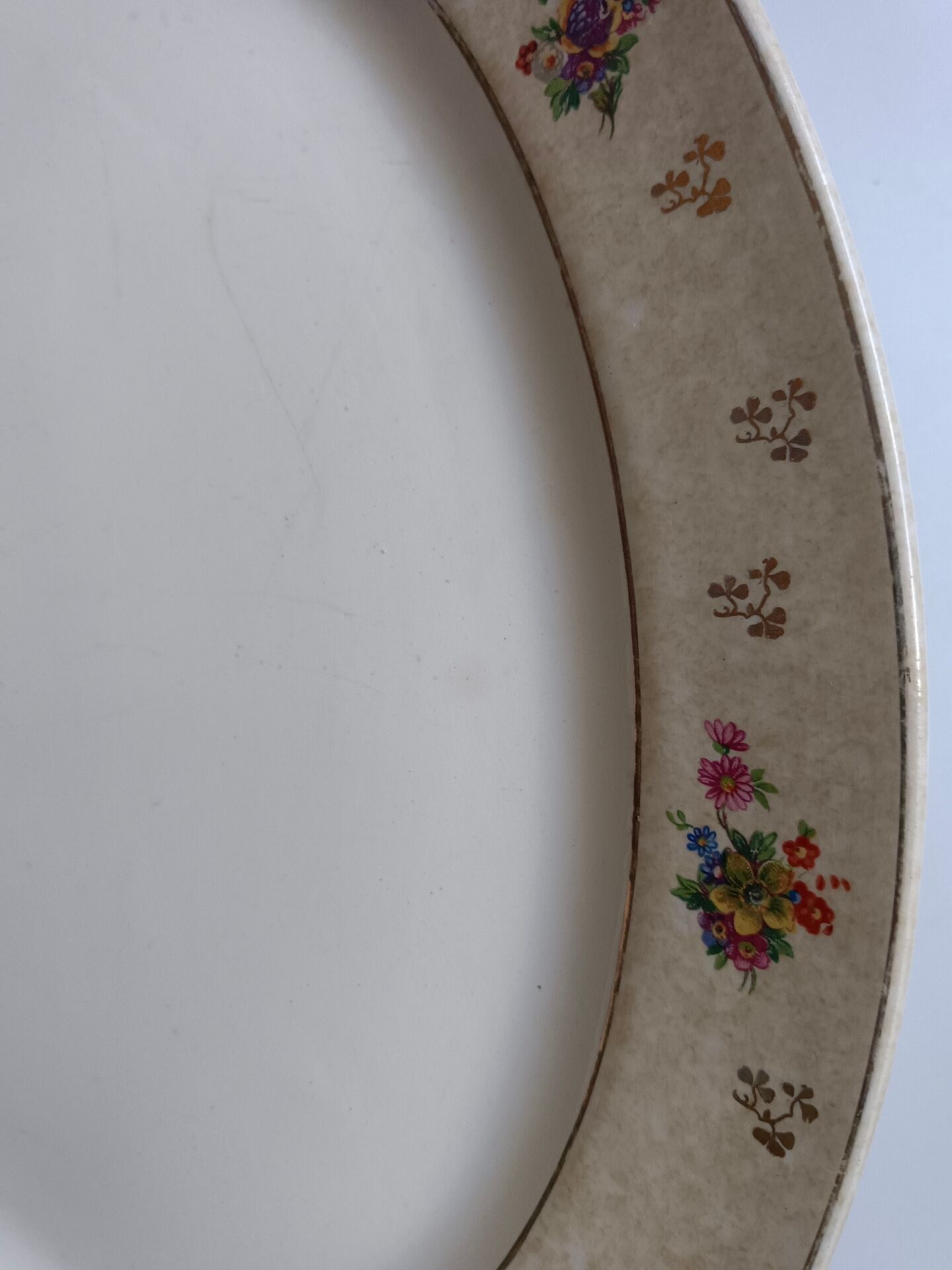 Vintage oval plate Salins model Simone beige with flowers
