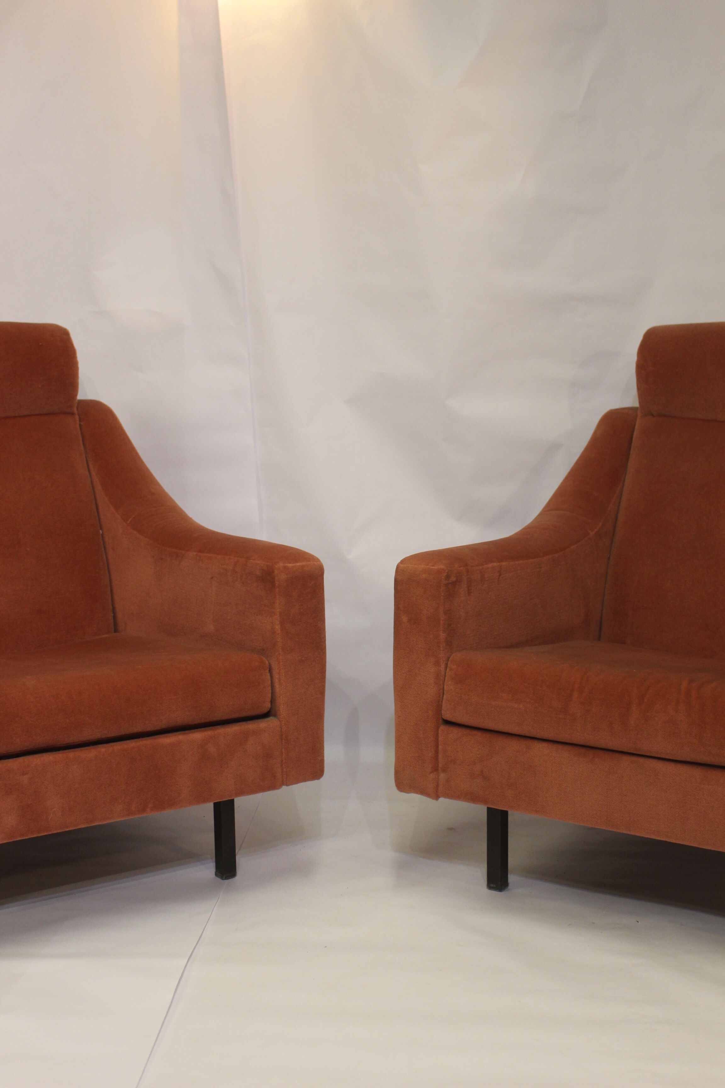 Paire de fauteuils cube en velours style Italien années 70