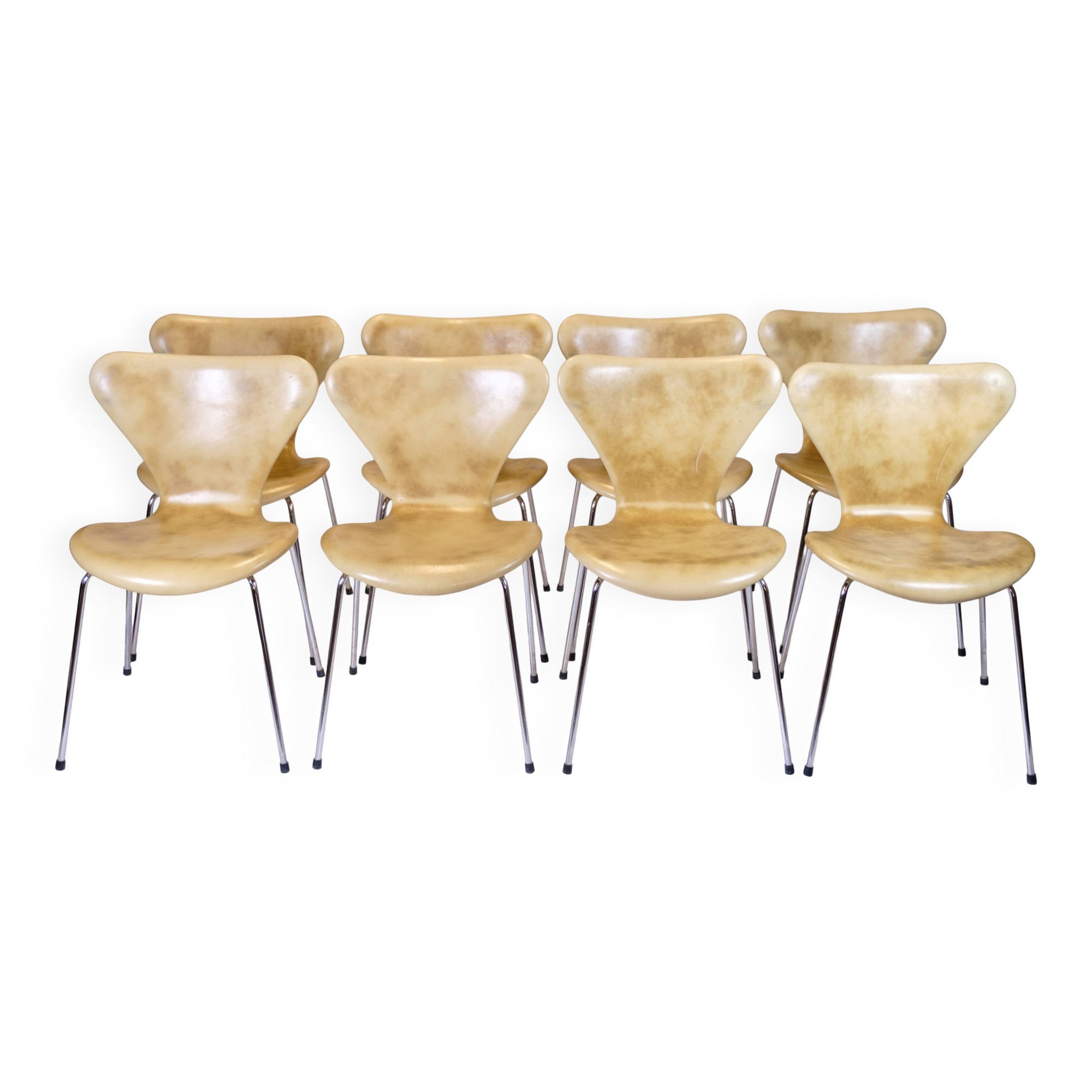 Set of eight Seven chairs - Model 3107 - natural leather - Arne Jacobsen - Fritz Hansen