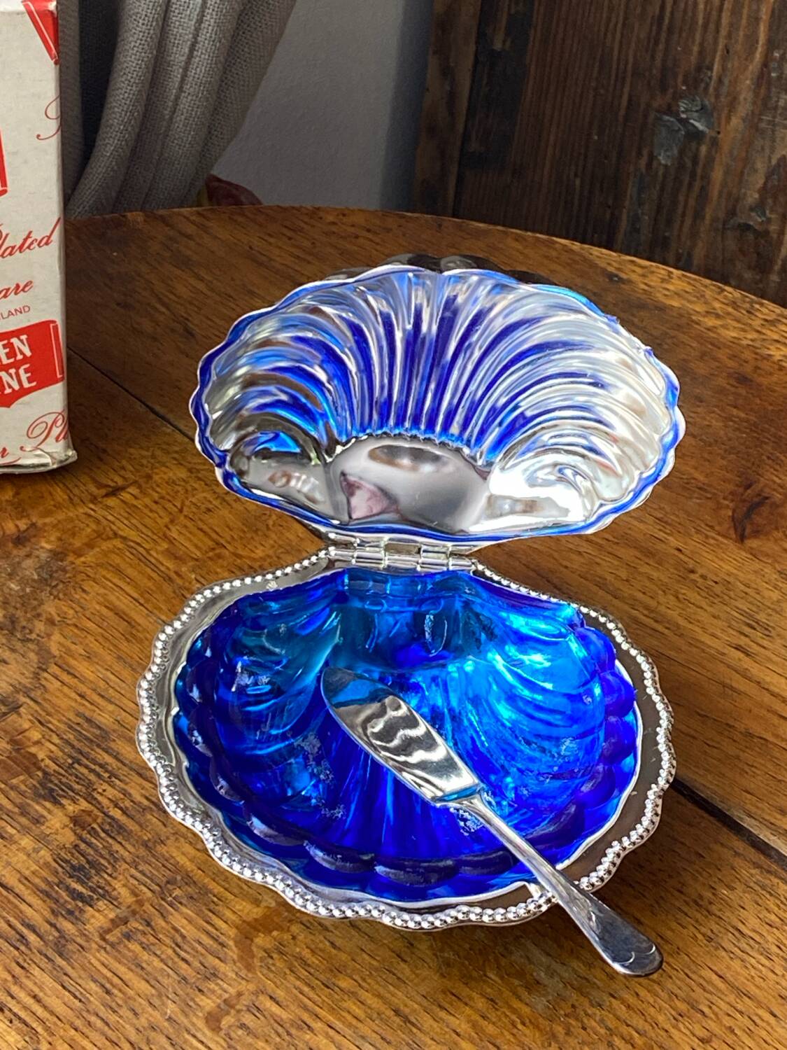 Beurrier coquille avec couteau, plaqué argent, Queen