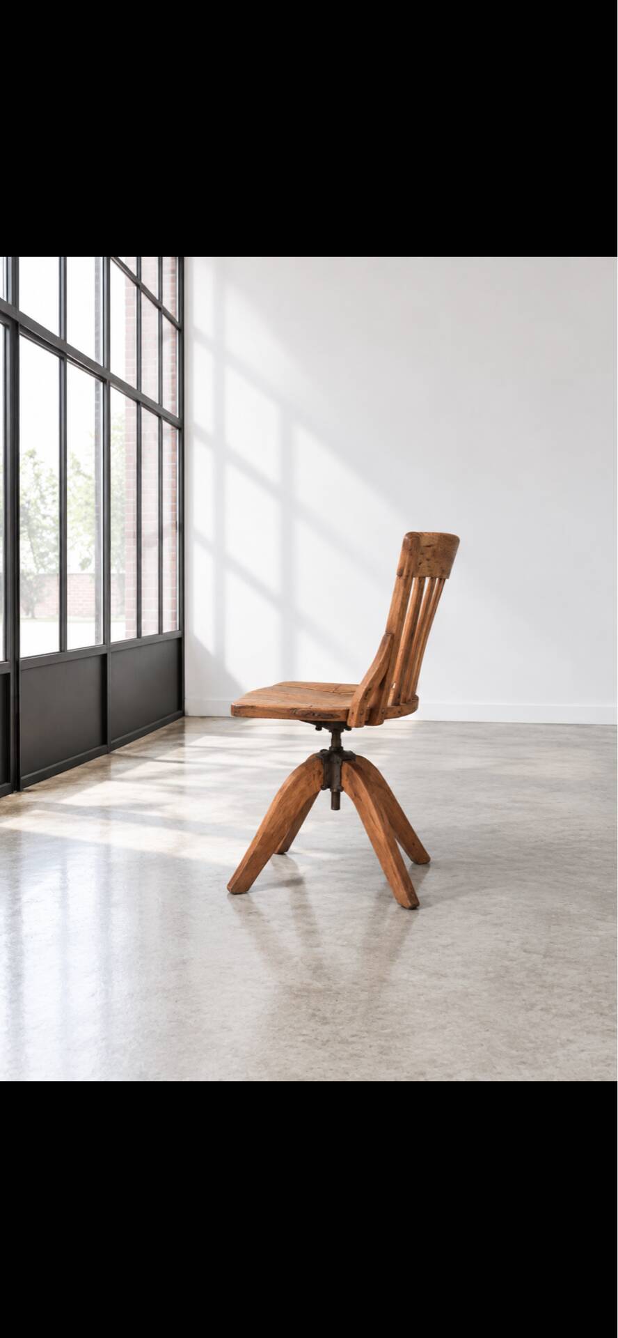 Chaise d’atelier en chêne