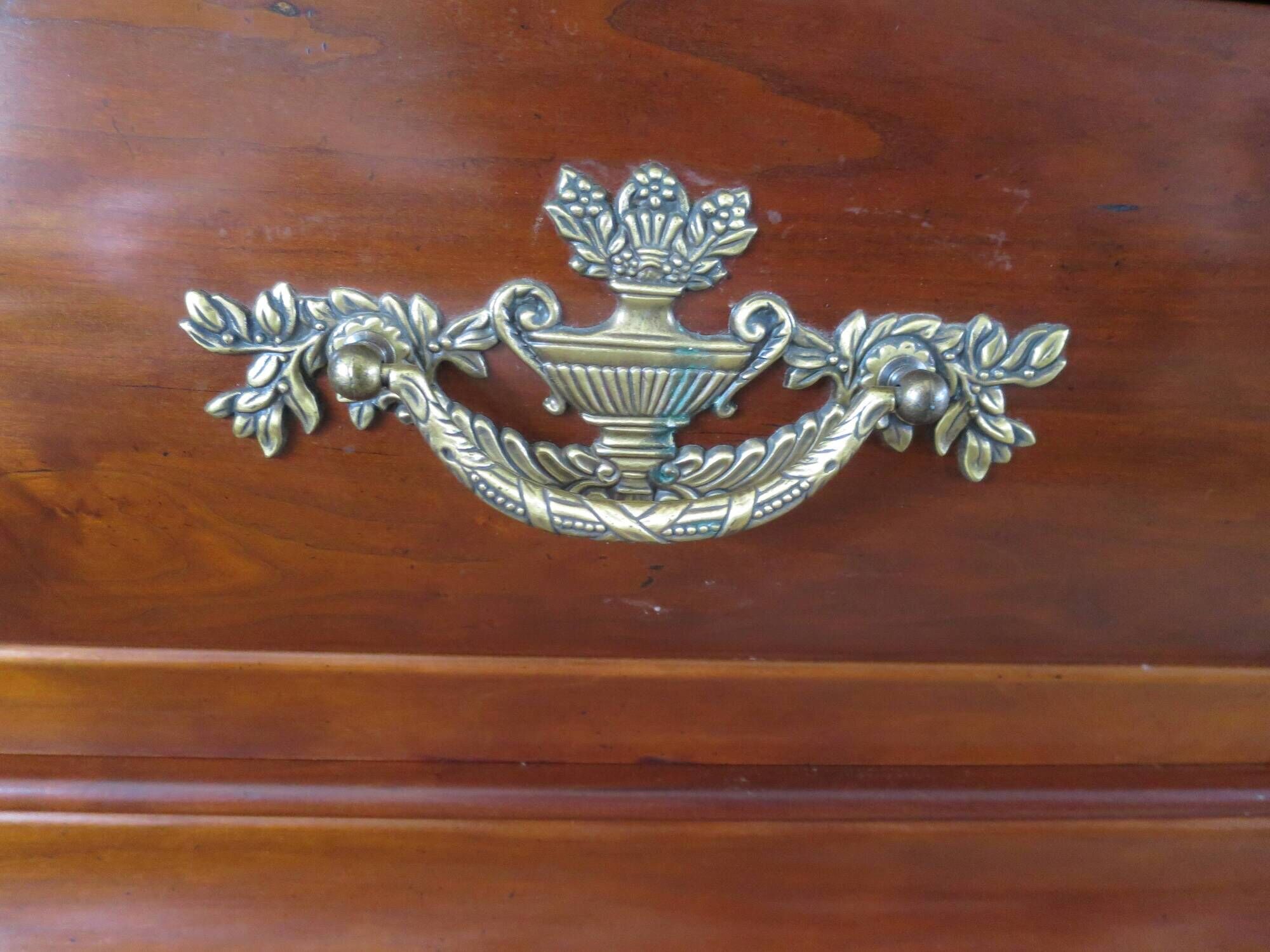 Rare - Pretty English chest of drawers - 3 drawers - solid wood "tomb" chest of drawers - Sourisseau cabinetmaker