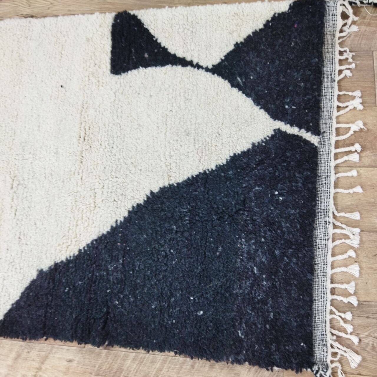 Handmade moroccan berber rug 140 x 90 cm