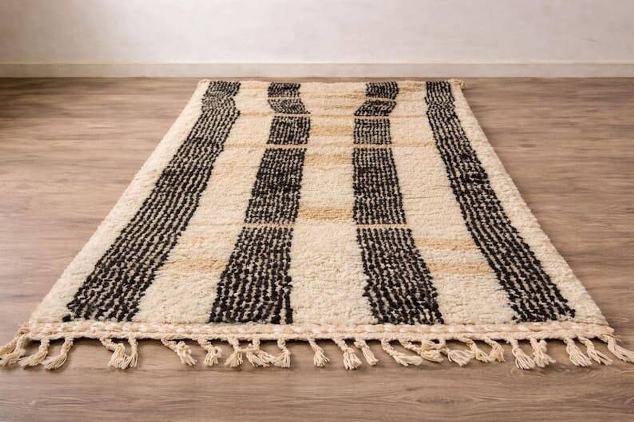 Handmade traditional pure wool rug size 150/350 cm