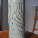 Vase rouleau/tube en grès ciselé et vernissé signé
