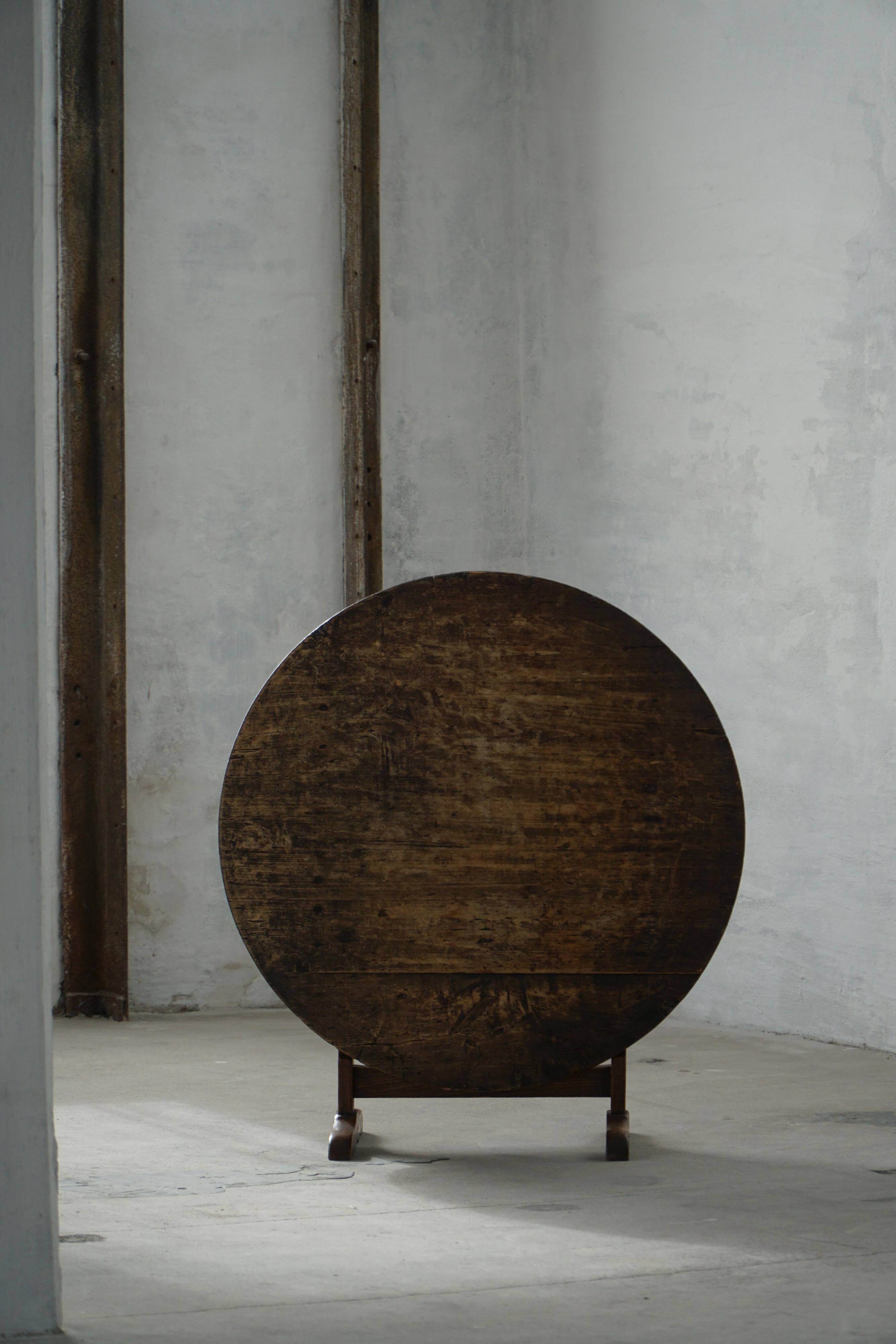 Round table with a tilting top from a 19th-century provincial French winemaker in oak.