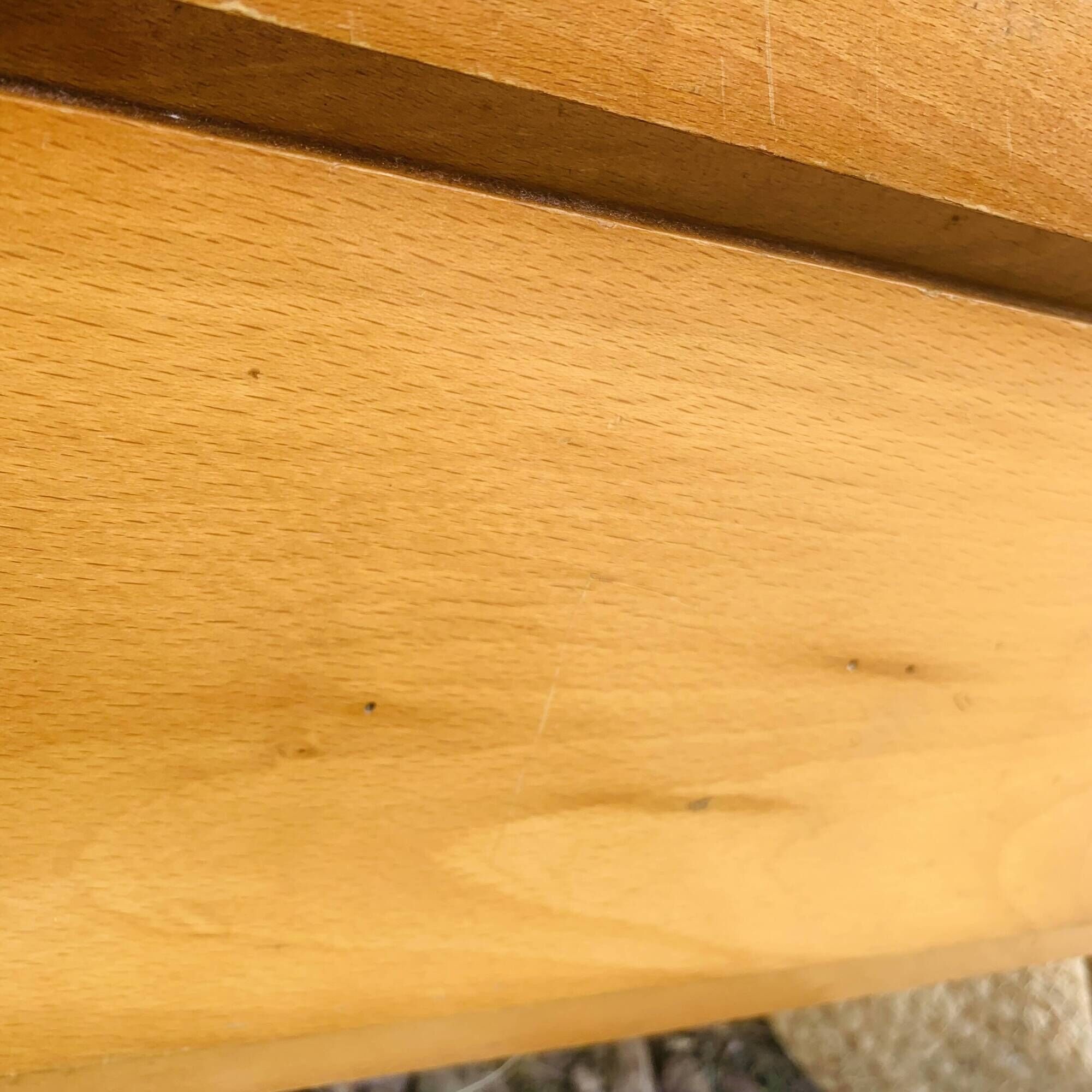 Vintage chest of drawers with 4 drawers from the 1960s.