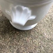 Cache pot moutardier ou saucière en porcelaine blanche