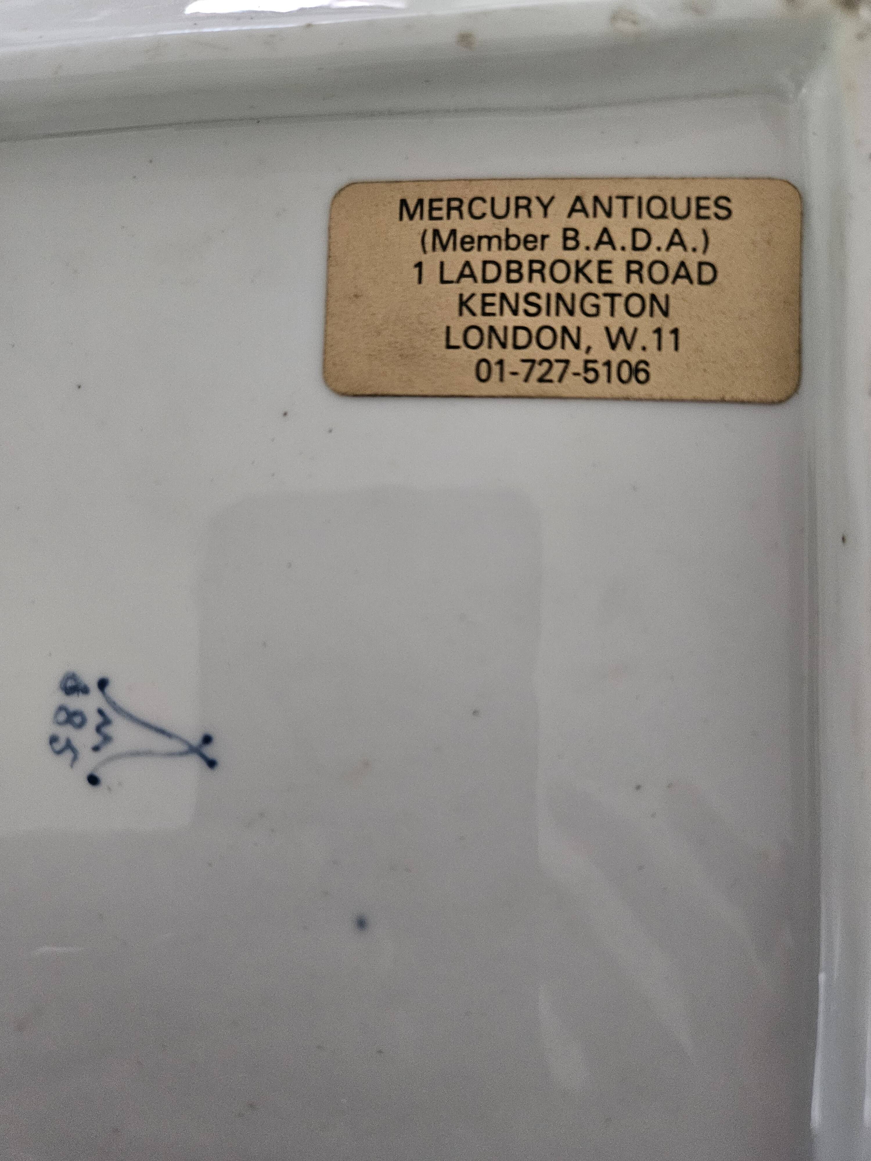 Plat de présentation signé Minton