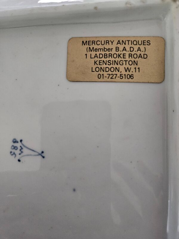 Plat de présentation signé Minton