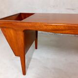 Table basse scandinave vintage années 50 60 en teck avec porte-revues